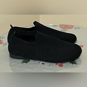 🌸NEW Black Knit Slip-On Shoes Size 40 EUR or 8.5 US
